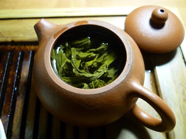 steeping green tea